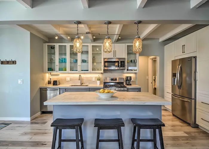 Remodeled Ventura Beach Home With Yard & Fire Pit!
